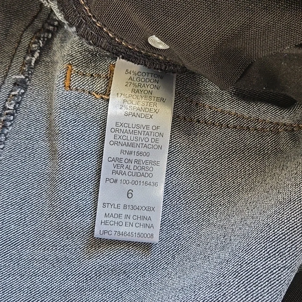 Like New! Women's Democracy Jeans Size 6 - Picture 3 of 7